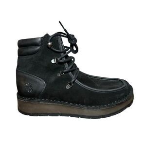 Women’s Black suede fly London boots size 40 women’s USA 8.5